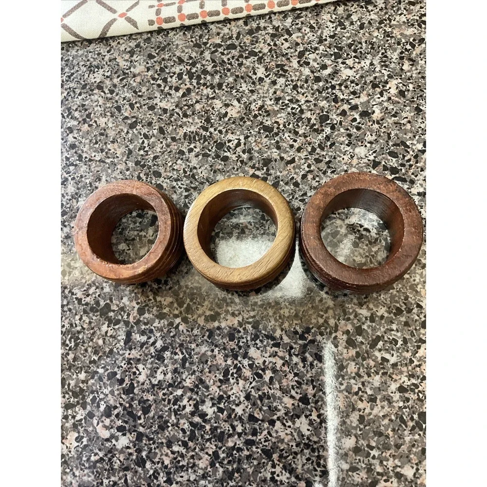 Vintage Cloth Napkins Wood Rings‎